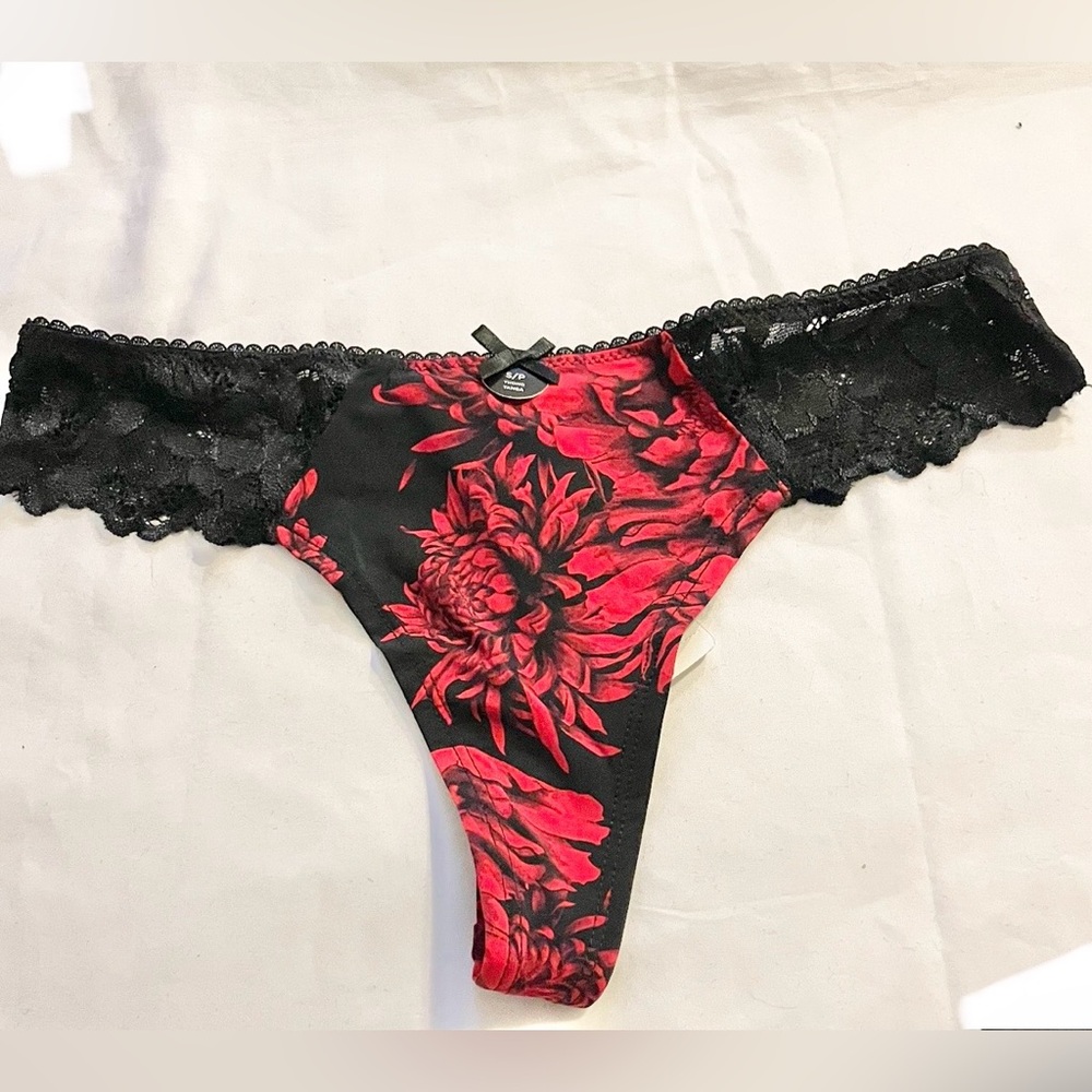 Sz S La Vie en rose Thong 85% Nylon NWT